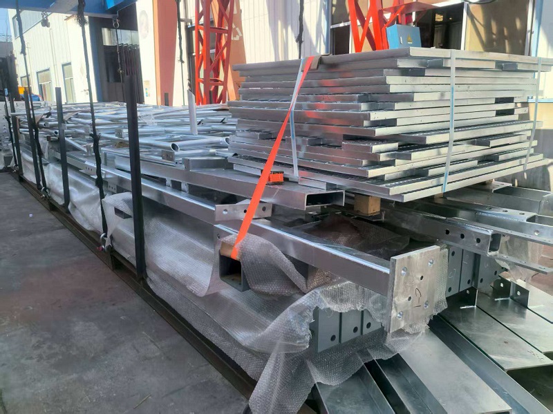 Ståltrapper ankommer til Caymanøerne: Et nyt arkitektonisk element begynder sin Trans-Pacific Journey